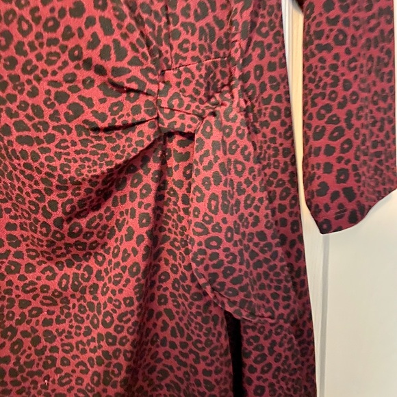 Beautiful Maroon animal print wrap top size 2X - Picture 2 of 7